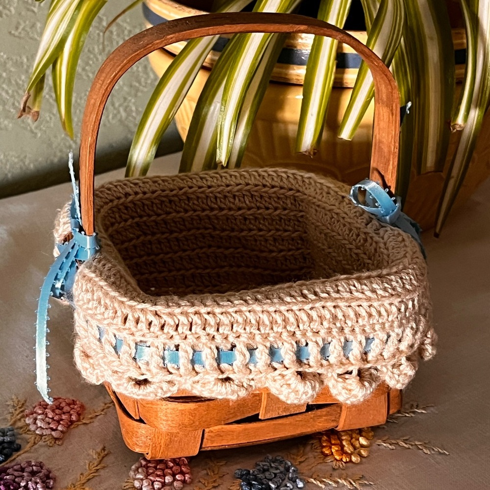 Charming 1985 Longaberger Handwoven Basket w/ Crochet Liner & Blue Ribbon Accent